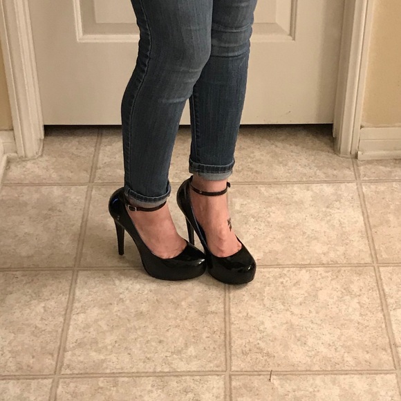 Heels - Picture 4 of 6